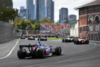 Bekövetkezett a baleset, amitől az F1-esek féltek 2