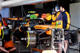 Az ág is húzta az F1-es címvédőt Japánban