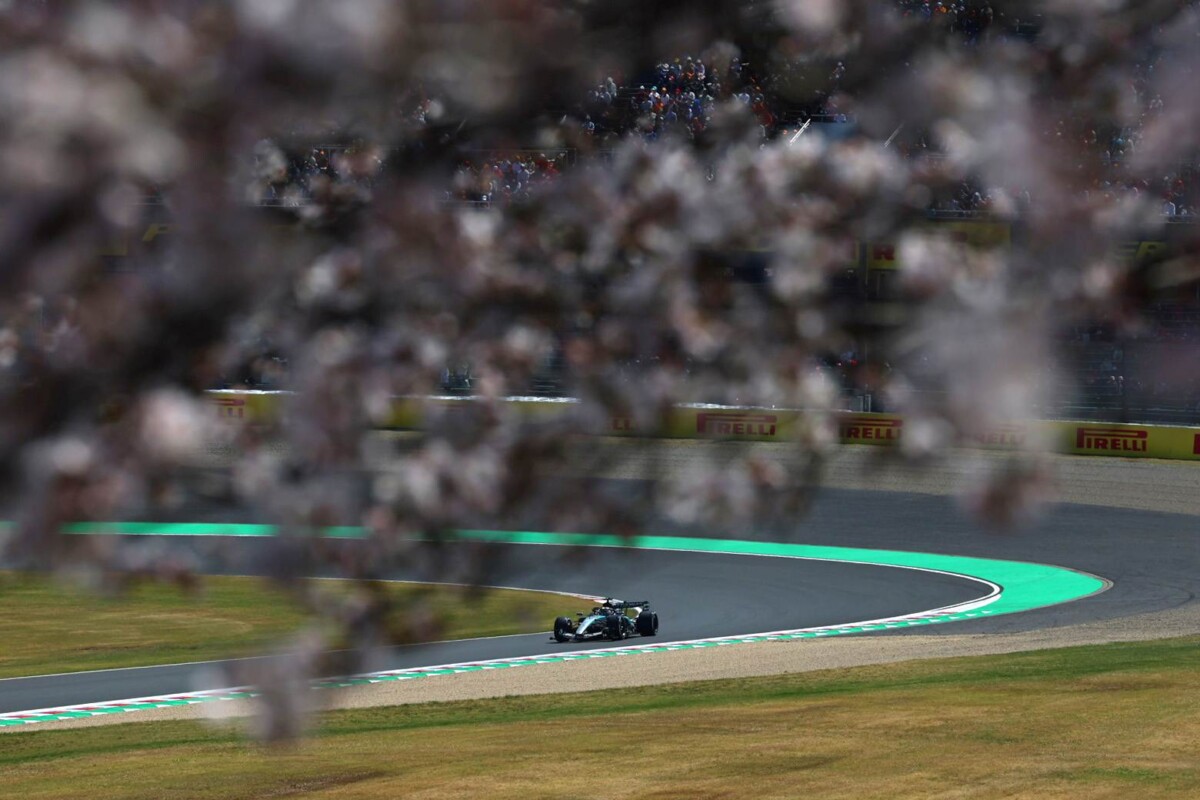 Ütközés, hármas előzés a Japán Nagydíj első edzésén