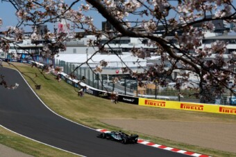 Ütközés, hármas előzés a Japán Nagydíj első edzésén