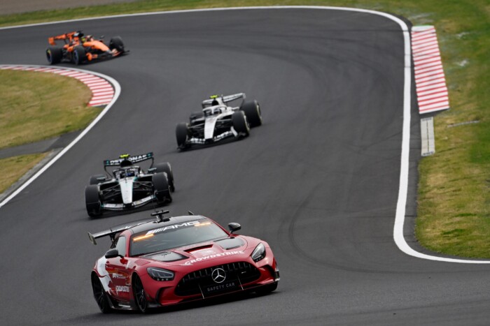 Mázli kellett a Mercedes újabb F1-es győzelméhez 8