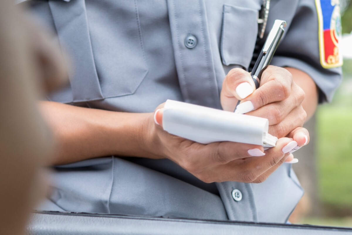 A gyalogos telefonált, a mellette lévő autóst büntették érte