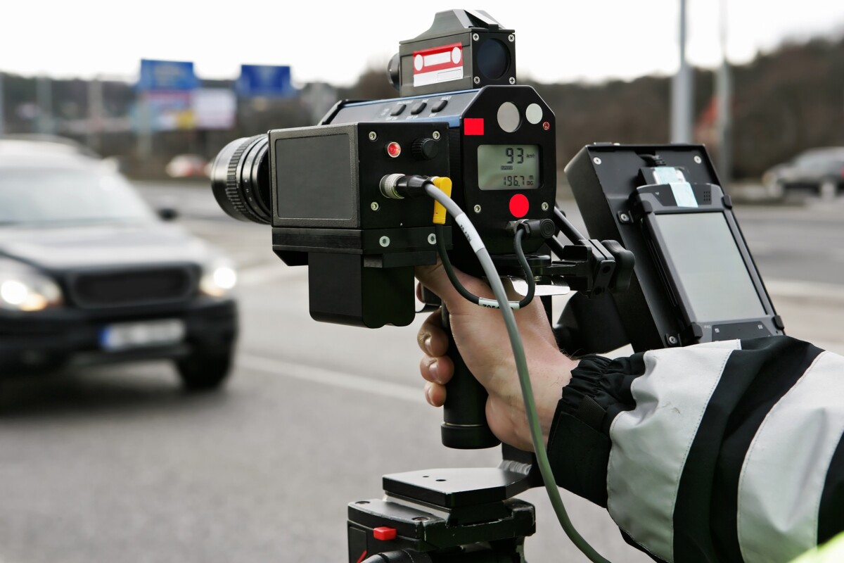 Összefogtak a falusiak, együtt mérik a gyorshajtókat