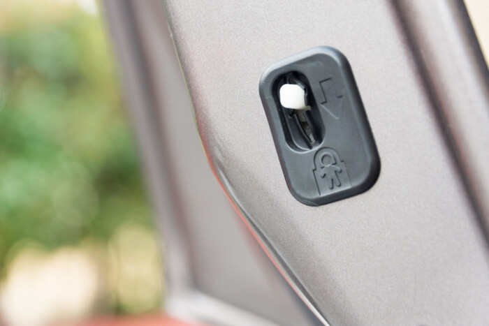 Rejtett nyílás az autó ajtaján: ez a szülők leghasznosabb segítsége 1