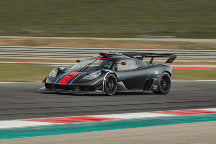 Pályára vitték az egyik legbrutálisabb hiperautót 8