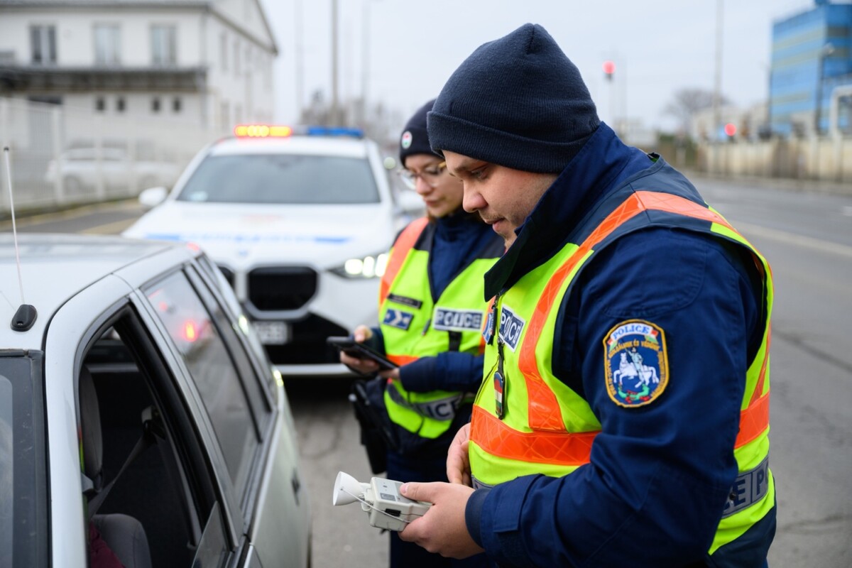 Megállították a rendőrök, egyből ugrott a jogsi
