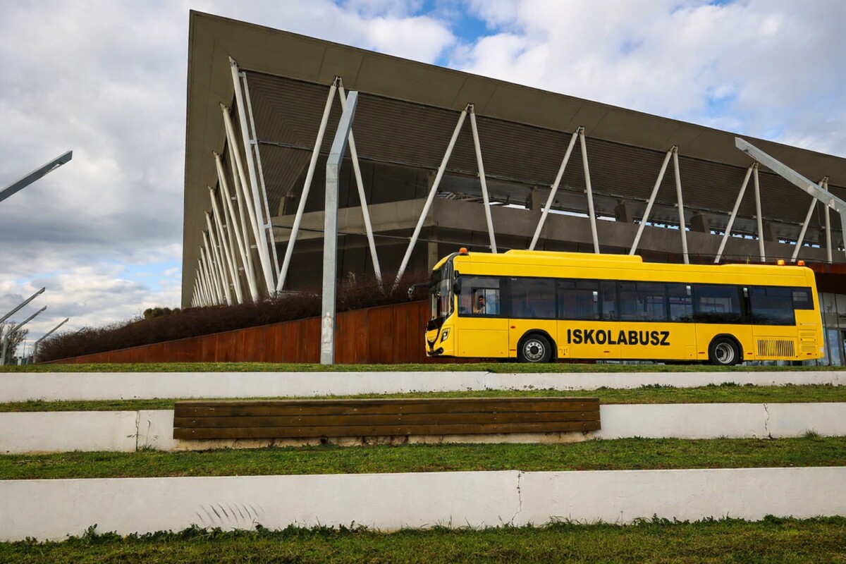 Döntöttek: elektromos Ikarus buszokkal utazhatnak az iskolások