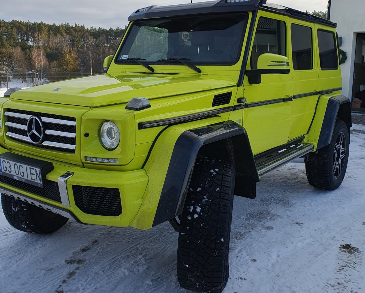 Féláron szórja ki a lefoglalt luxusautókat a lengyel adóhivatal 7