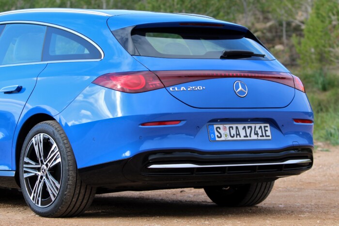 Már az utakon a Mercedes új kombija 7