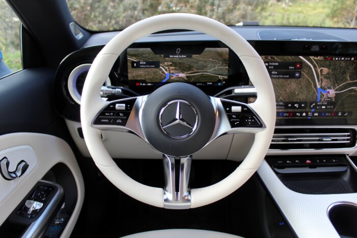 Már az utakon a Mercedes új kombija 8