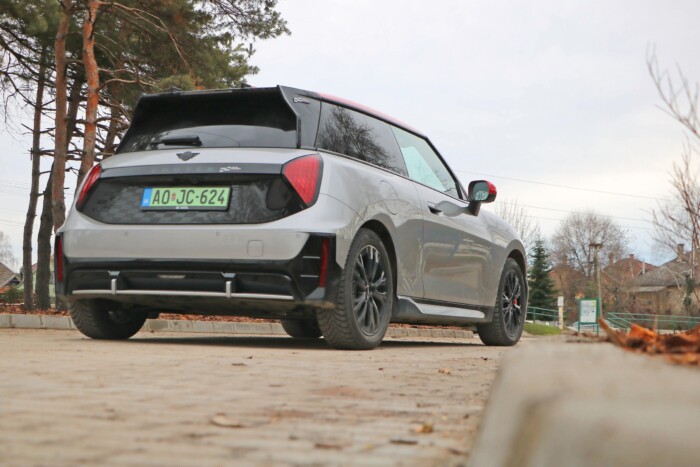 Kínzóan kemény kéj a konnektorból 16 Kínzóan kemény kéj a konnektorból 16