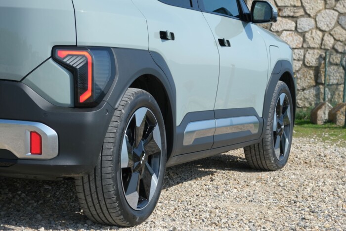 A villanyautók új, szögletes gyöngye: Kia EV2 20