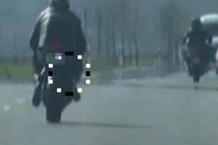 A rendőrök is csak néztek, mennyivel tépett egy motoros Orosháza felé