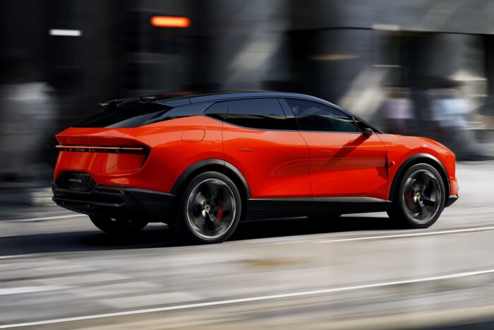 Megdöbbentő sporthibriddel újít a Lotus 8