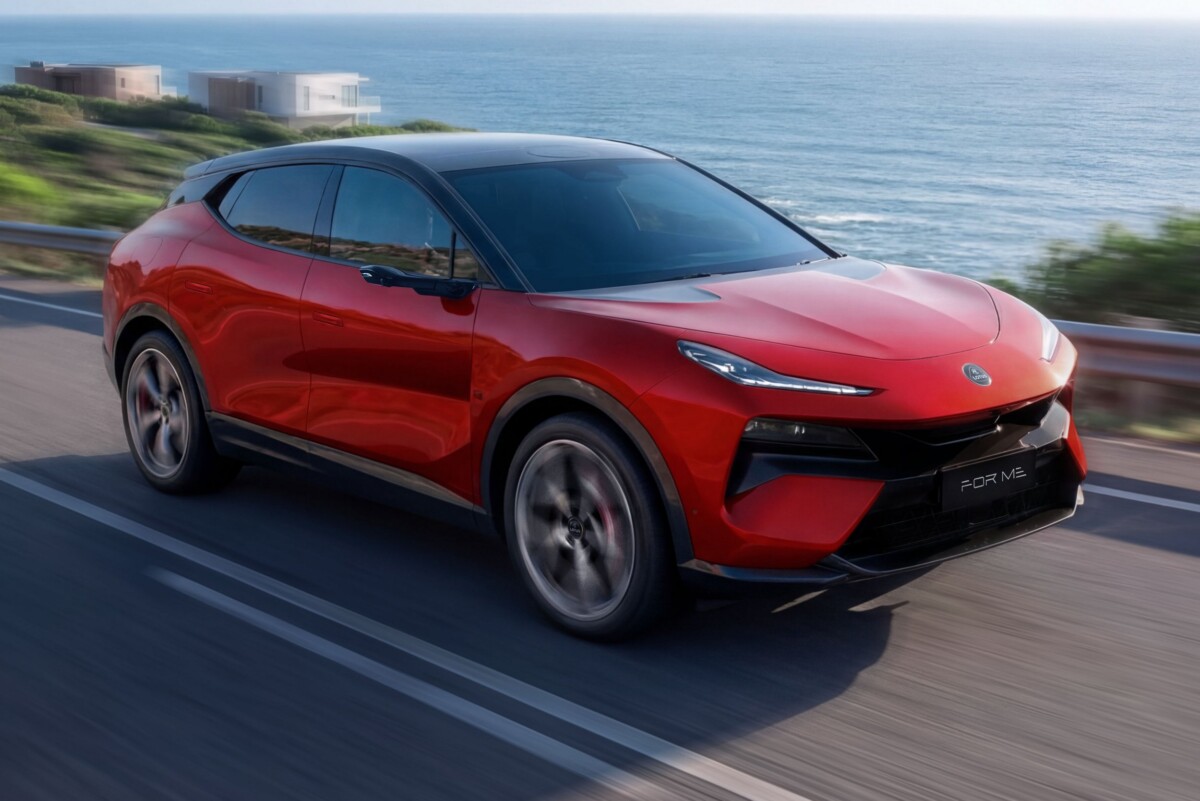 Megdöbbentő sporthibriddel újít a Lotus