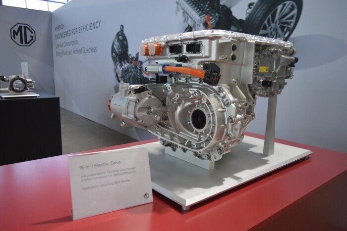 A jövő akkumulátorával érkezik az új MG 8