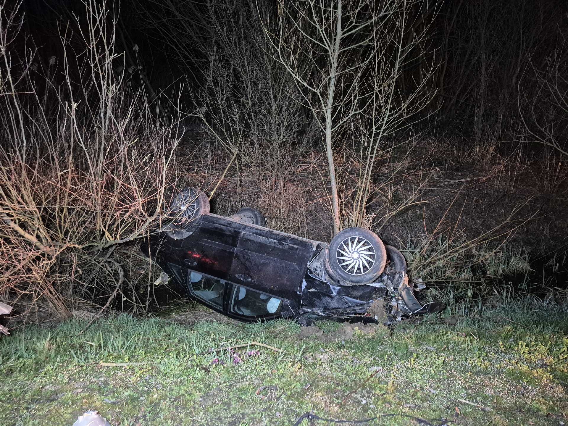 A rendőrök is meglepődtek a válaszán: totál részegen tette tetőre autóját a 7-es főúton 1 A rendőrök is meglepődtek a válaszán: totál részegen tette tetőre autóját a 7-es főúton 1