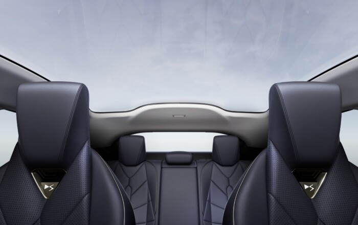 Villamosított SUV-val lép új korszakába a DS 10