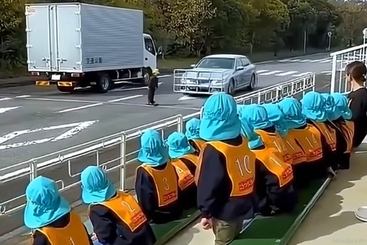 Elgázolt emberrel okítják az óvodásokat Japánban