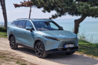 Hivalkodó formával támad az új Omoda 5