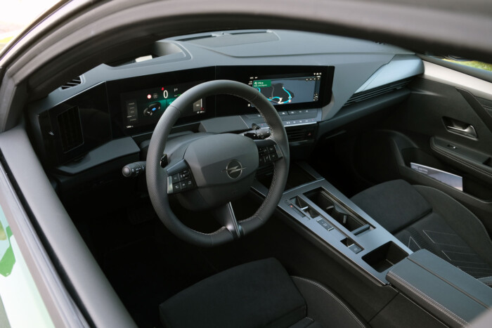 Olcsóbb lett itthon a megújult Opel Astra 19