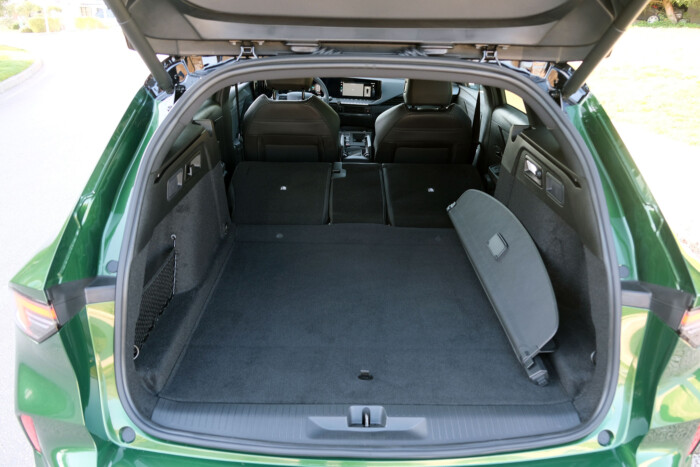 Olcsóbb lett itthon a megújult Opel Astra 8