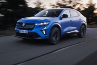 Szegényebb lett egy gombbal a Renault retró kisautója 13 Szegényebb lett egy gombbal a Renault retró kisautója 13