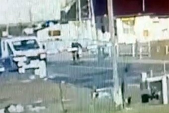 A szemébe sütött a nap, lepattant a sorompóról a 73 éves nógrádi rolleres