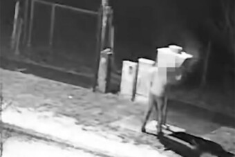 Videón a kecskeméti rém, aki festékszóróval bánt el egy traffipaxszal