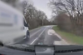 A rendőrök is csak pislogtak, mit művelt egy furgonos Zircnél