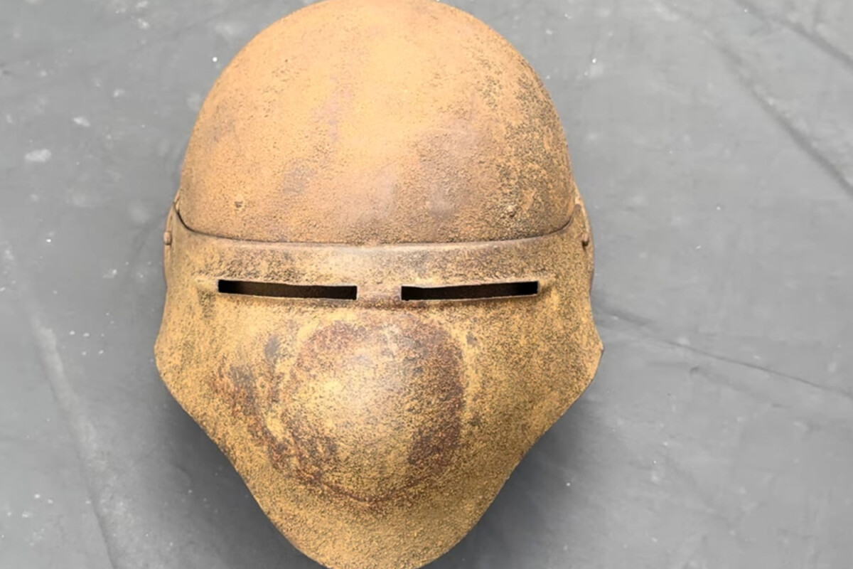 Ez a világháborús sisak úgy néz ki, mint egy középkori kínzóeszköz