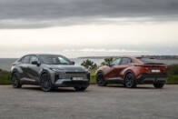 Beszürkült a Toyota sportos SUV-ja 10