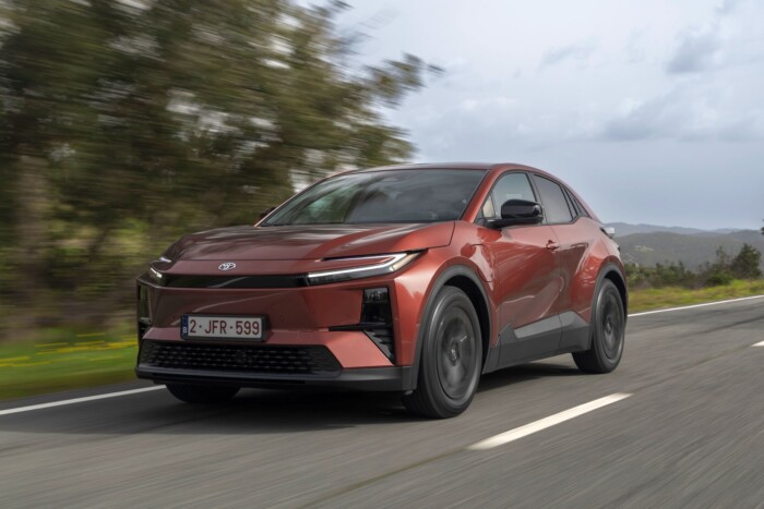 Két motorral az igazi: kipróbáltuk az új elektromos Toyotát 13