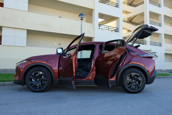 Két motorral az igazi: kipróbáltuk az új elektromos Toyotát 7