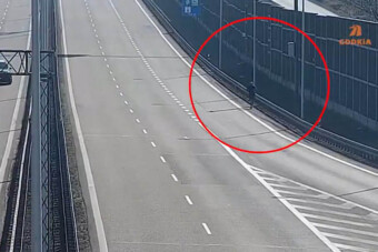 Futóedzést tartott valaki egy gyorsforgalmi úton