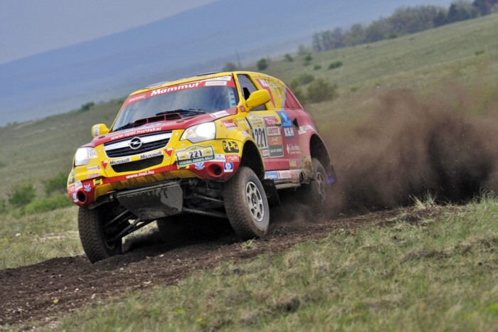 Magyarok a világ ellen: 25 év motorsport-történelem 2