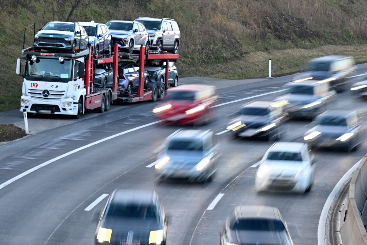 Az üzemanyag-gondok miatt lelassítanák az autókat