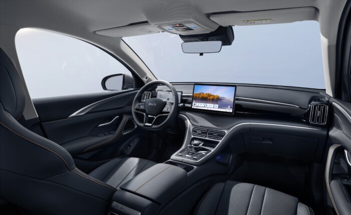 Takarékos nagy SUV érkezett, az ára is jó 6