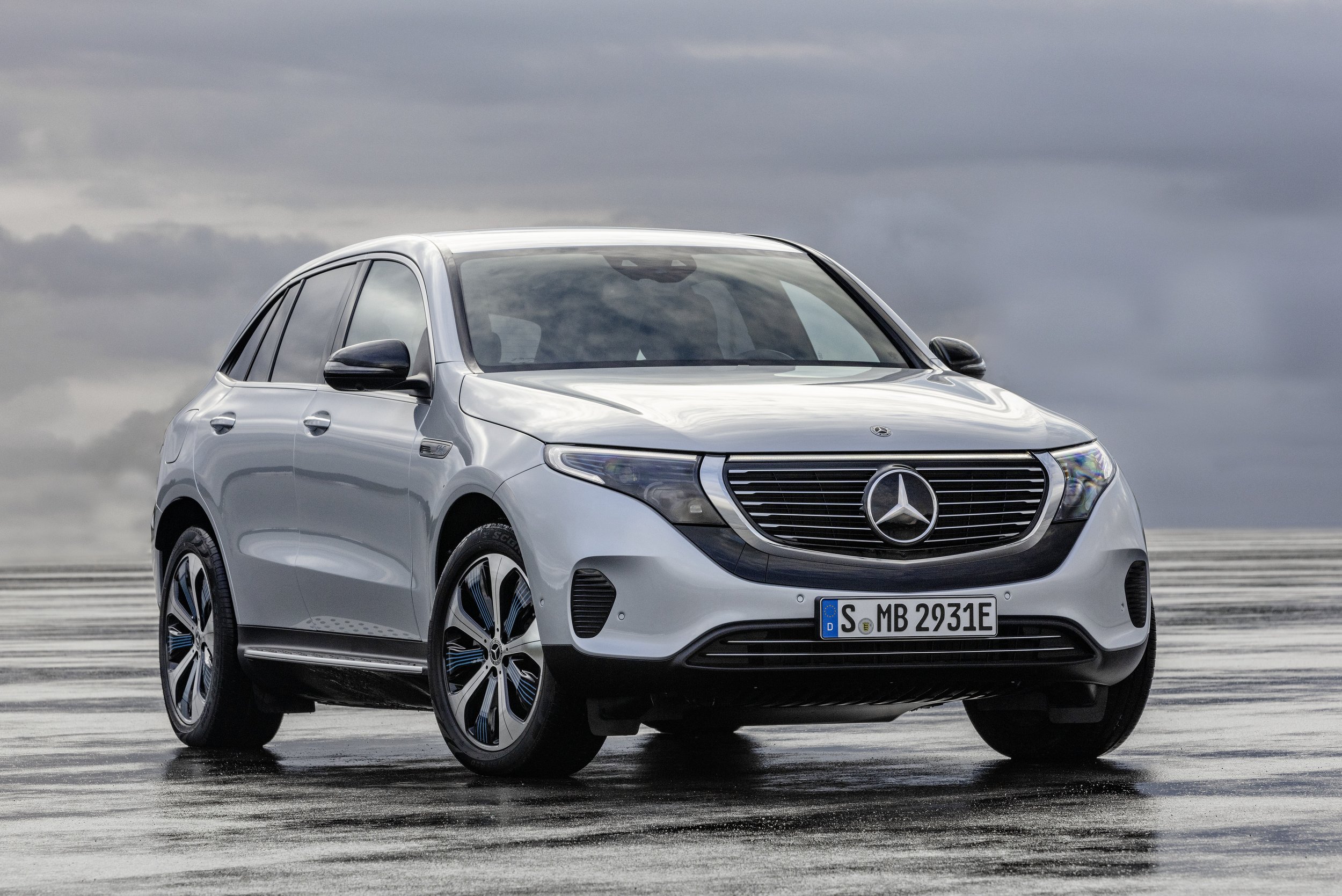 Der neue Mercedes-Benz EQC Der Mercedes-Benz unter den Elektrofahrzeugen The new Mercedes-Benz EQC The Mercedes-Benz among electric vehicles | Vezess