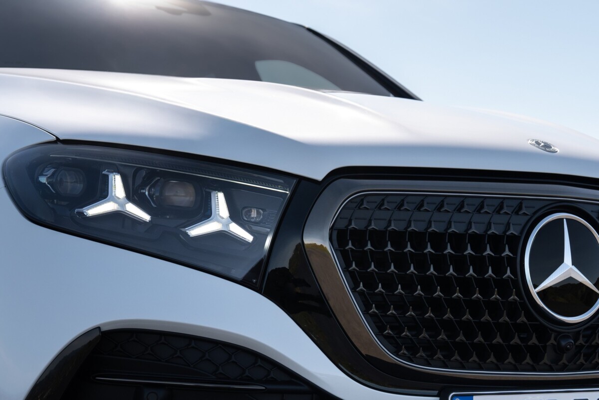 Új motorok, nagy képernyők a Mercedes GLE-ben