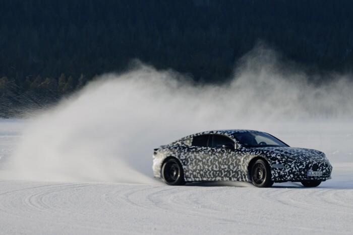 Tárcsákkal vadul meg a Mercedes új sportautója 5