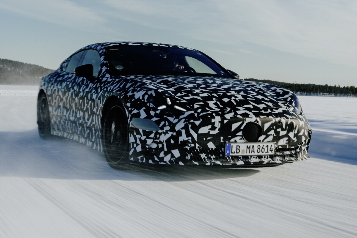 Tárcsákkal vadul meg a Mercedes új sportautója