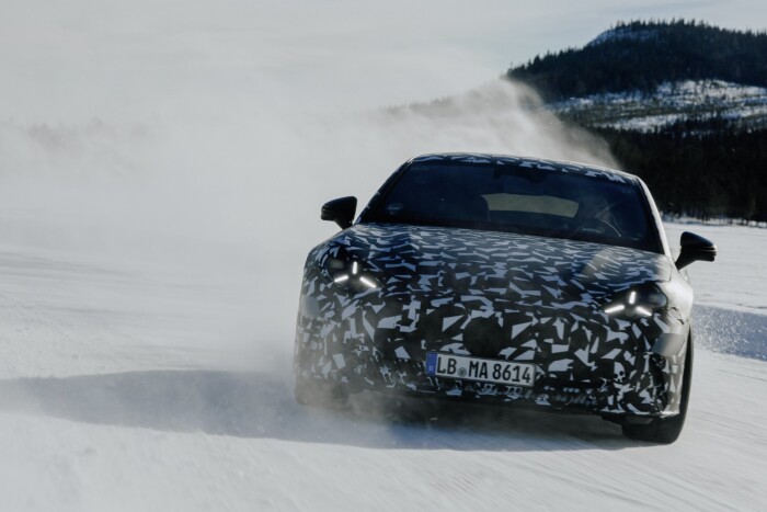 Tárcsákkal vadul meg a Mercedes új sportautója 6