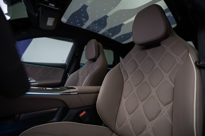 Hatalmas arccal érkezik az új Mercedes C-osztály 10