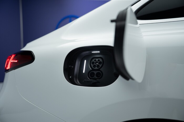 Hatalmas arccal érkezik az új Mercedes C-osztály 14