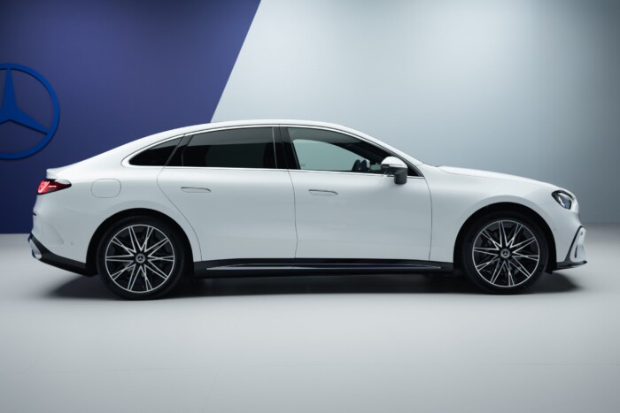 Hatalmas arccal érkezik az új Mercedes C-osztály 11