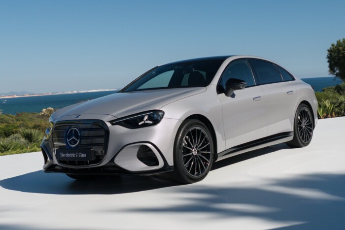 Hatalmas arccal érkezik az új Mercedes C-osztály 6