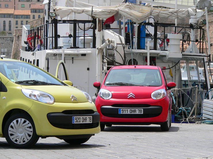 Csípőből elutasították egy fiatal lány jelentkezését, mert túl öreg autóval jár 2 Csípőből elutasították egy fiatal lány jelentkezését, mert túl öreg autóval jár 2