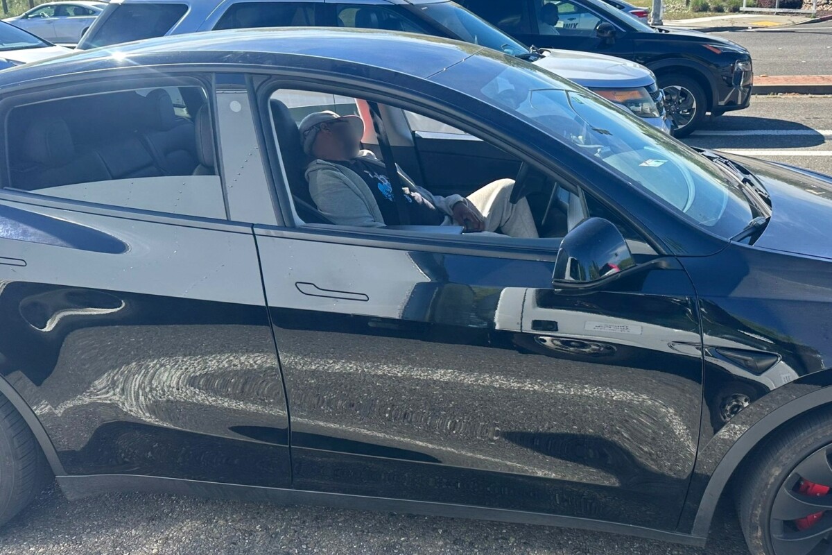 Részegen aludt a sofőr, az autója ment tovább