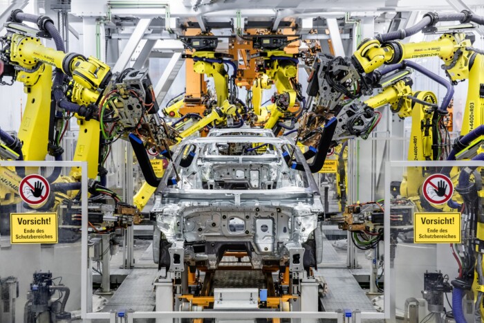 További dolgozókat bocsáthat el az Audi 8